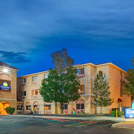 Days Inn & Suites By Wyndham Airport Альбукерке Экстерьер фото