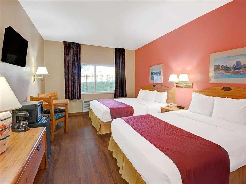 Days Inn & Suites By Wyndham Airport Альбукерке Экстерьер фото
